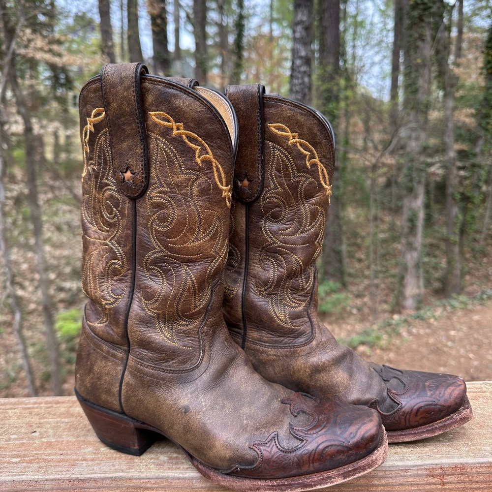 Brown Western Cowboy Boots with Embroidered Design